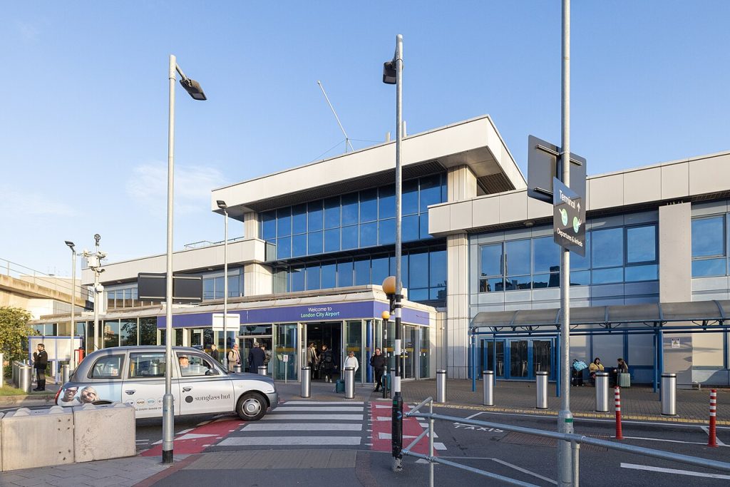 salisbury airport taxi